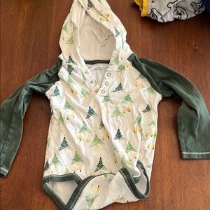 Burt bees Green & Cream Hooded Baby Onesie with Tree Print